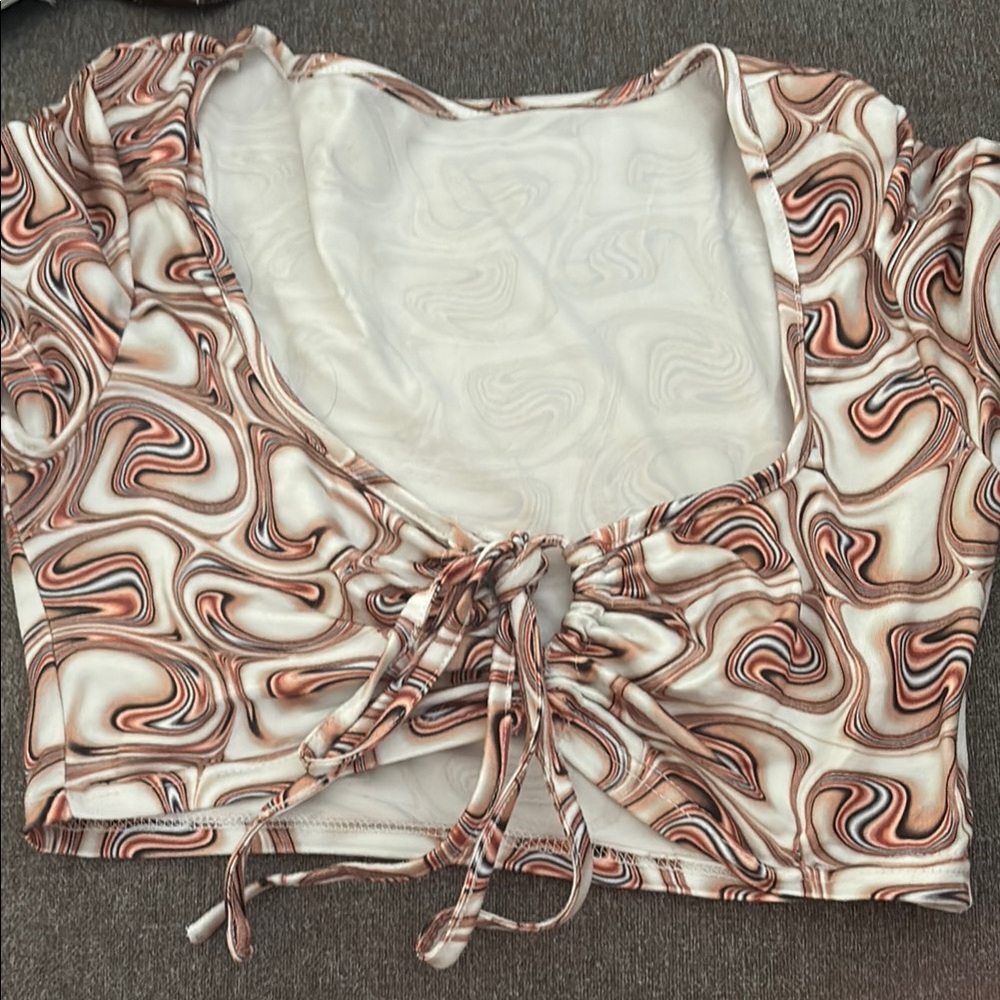 Stylish Swirl Patterned Crop Top